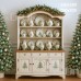 Tło fotograficzne Boże Narodzenie – Biały Kredens z Porcelaną i Choinki w Pastelach B_850
